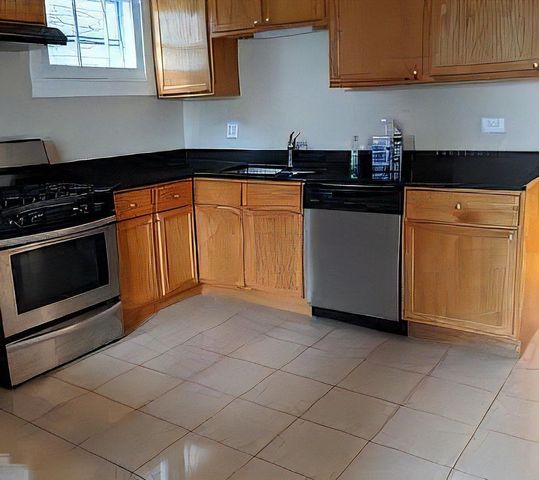 4126 W Wellington Avenue 1, Chicago, IL 60641