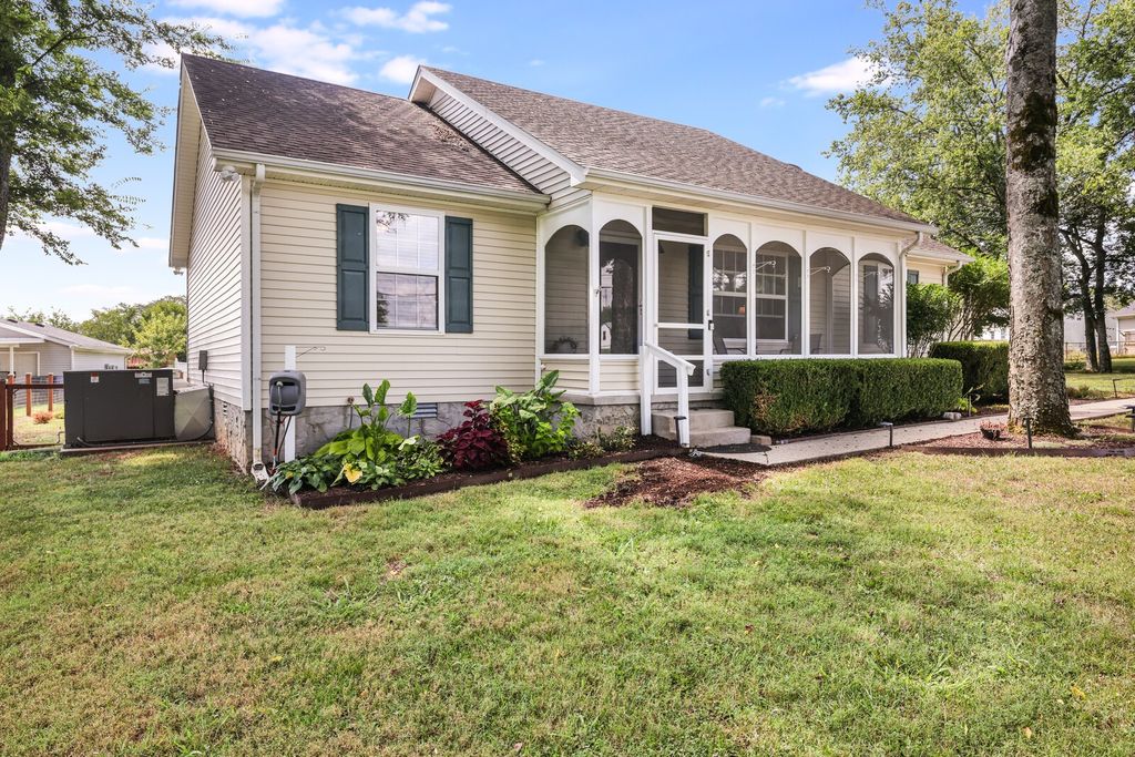 141 Stones River Ln, Murfreesboro, TN 37128