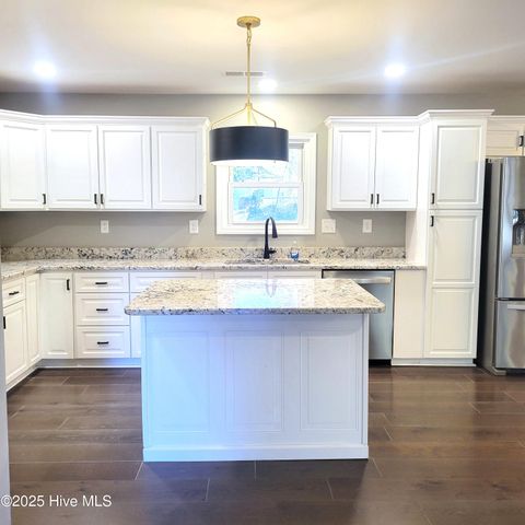 1604 Crest Drive, Aberdeen, NC 28315