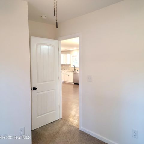 1604 Crest Drive, Aberdeen, NC 28315