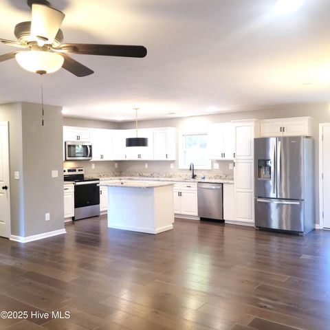 1604 Crest Drive, Aberdeen, NC 28315