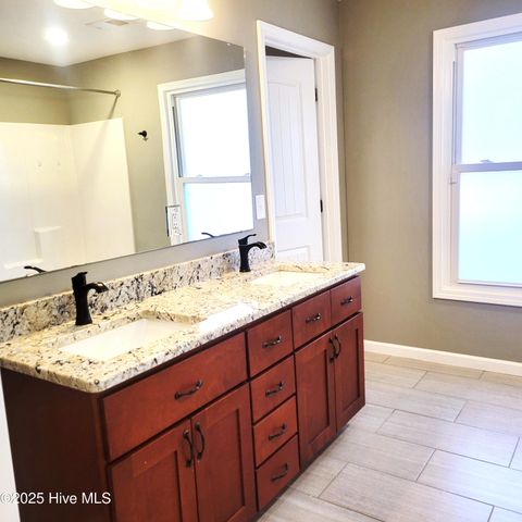 1604 Crest Drive, Aberdeen, NC 28315