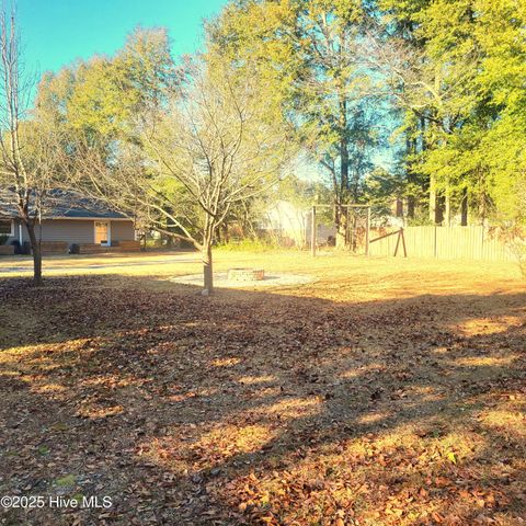 1604 Crest Drive, Aberdeen, NC 28315