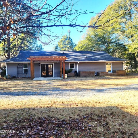 1604 Crest Drive, Aberdeen, NC 28315