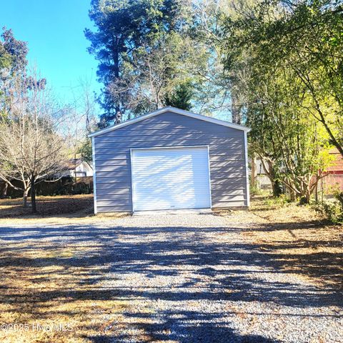 1604 Crest Drive, Aberdeen, NC 28315