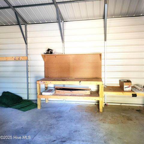 1604 Crest Drive, Aberdeen, NC 28315