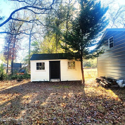 1604 Crest Drive, Aberdeen, NC 28315