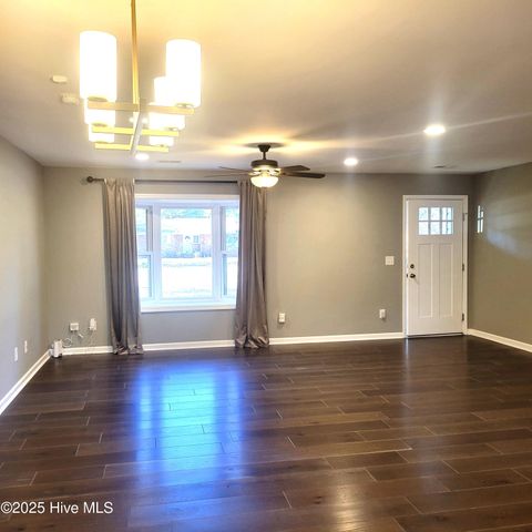 1604 Crest Drive, Aberdeen, NC 28315