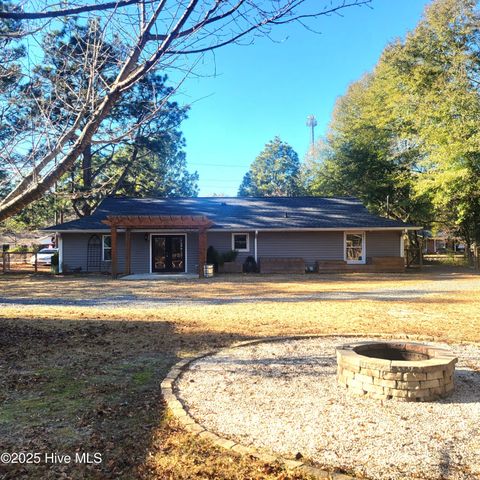 1604 Crest Drive, Aberdeen, NC 28315