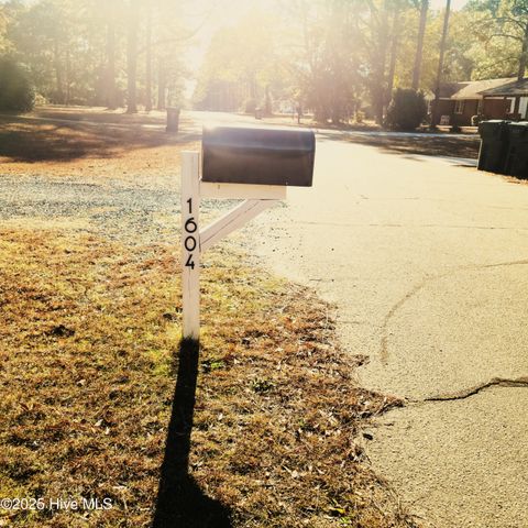 1604 Crest Drive, Aberdeen, NC 28315