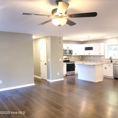 1604 Crest Drive, Aberdeen, NC 28315