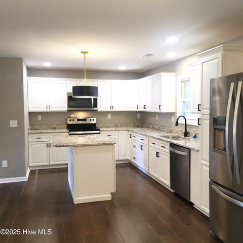 1604 Crest Drive, Aberdeen, NC 28315