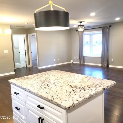 1604 Crest Drive, Aberdeen, NC 28315