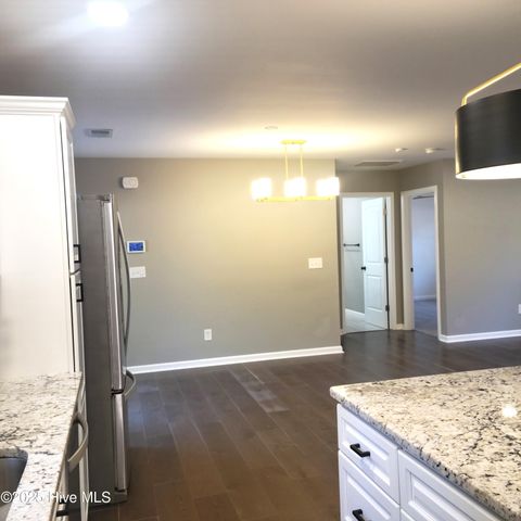 1604 Crest Drive, Aberdeen, NC 28315