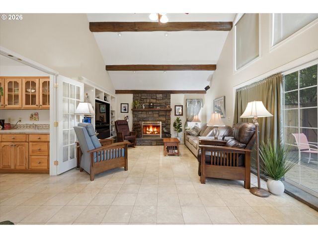 210 W 8TH St, Lafayette, OR 97127