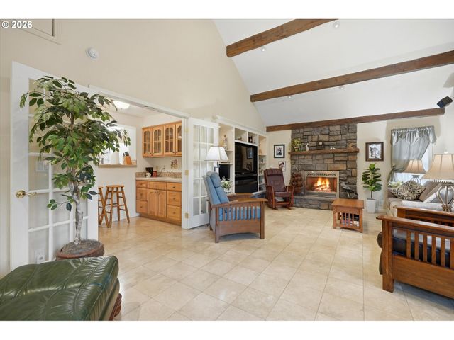 210 W 8TH St, Lafayette, OR 97127