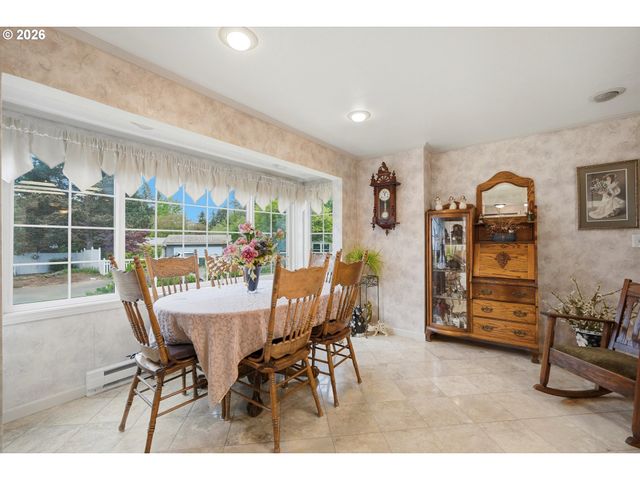 210 W 8TH St, Lafayette, OR 97127