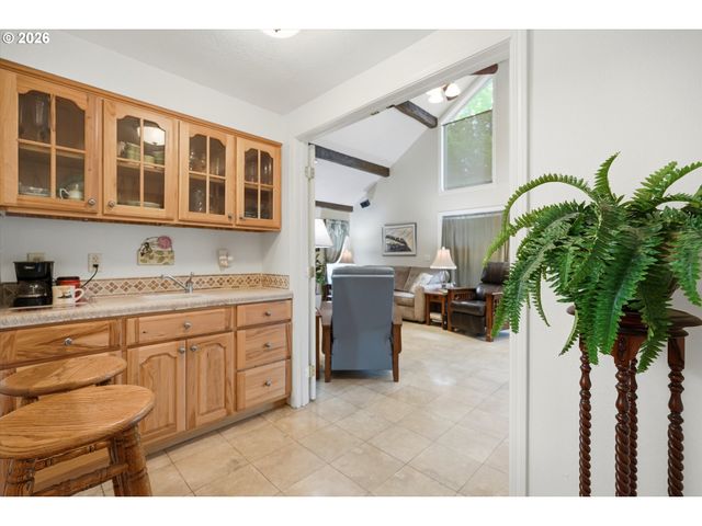 210 W 8TH St, Lafayette, OR 97127