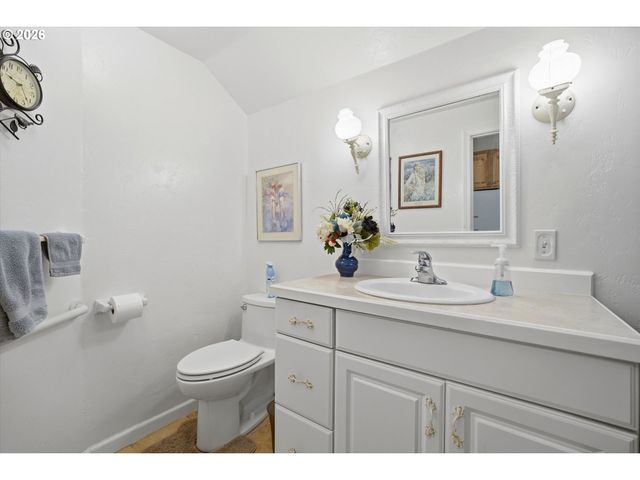210 W 8TH St, Lafayette, OR 97127