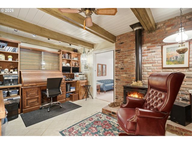 210 W 8TH St, Lafayette, OR 97127