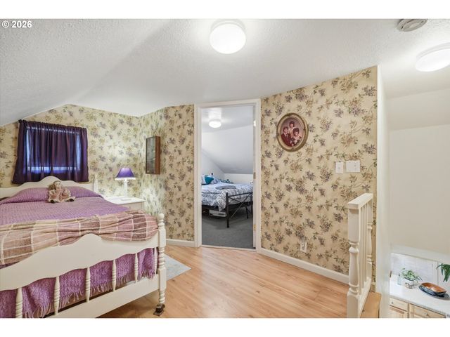 210 W 8TH St, Lafayette, OR 97127