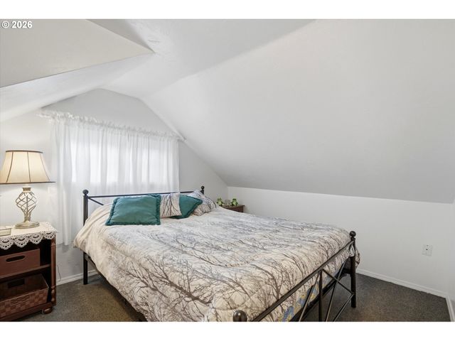 210 W 8TH St, Lafayette, OR 97127
