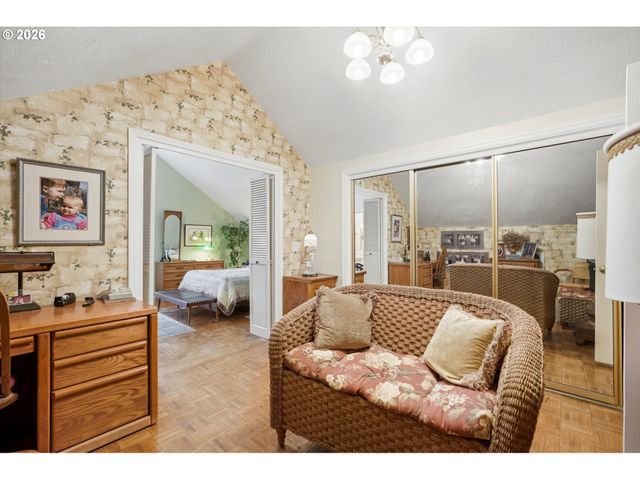210 W 8TH St, Lafayette, OR 97127