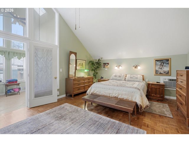 210 W 8TH St, Lafayette, OR 97127