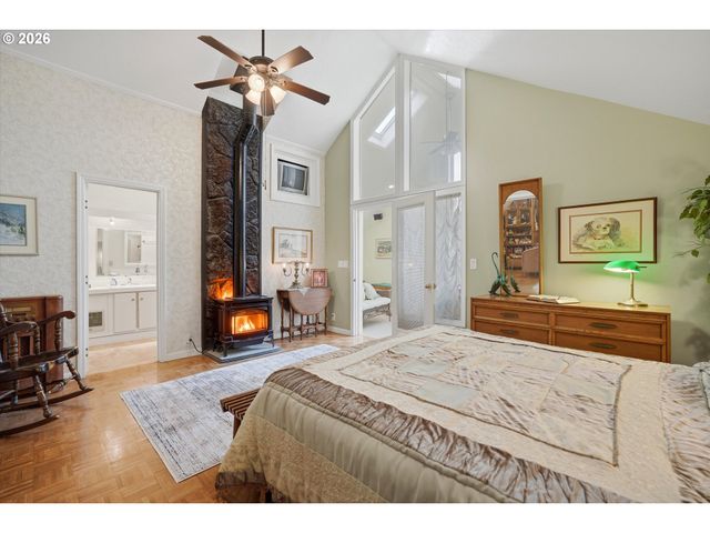 210 W 8TH St, Lafayette, OR 97127