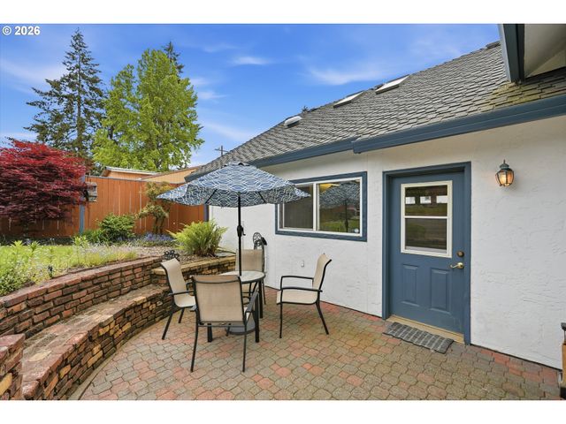 210 W 8TH St, Lafayette, OR 97127