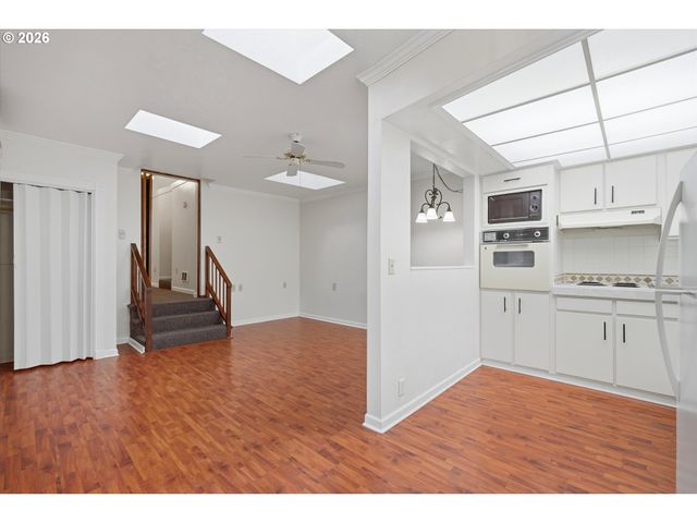 210 W 8TH St, Lafayette, OR 97127
