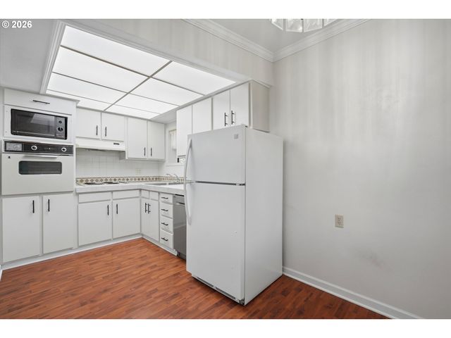 210 W 8TH St, Lafayette, OR 97127