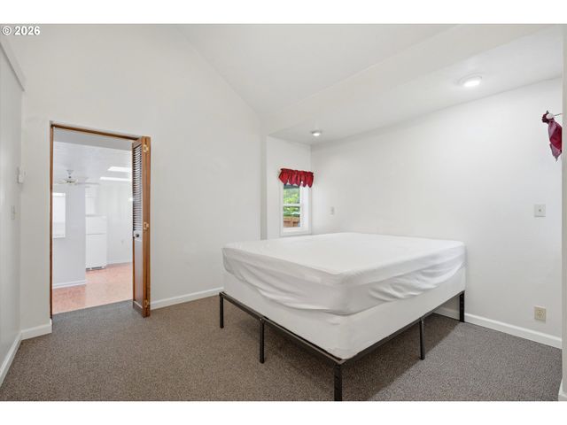 210 W 8TH St, Lafayette, OR 97127
