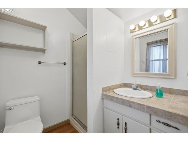 210 W 8TH St, Lafayette, OR 97127