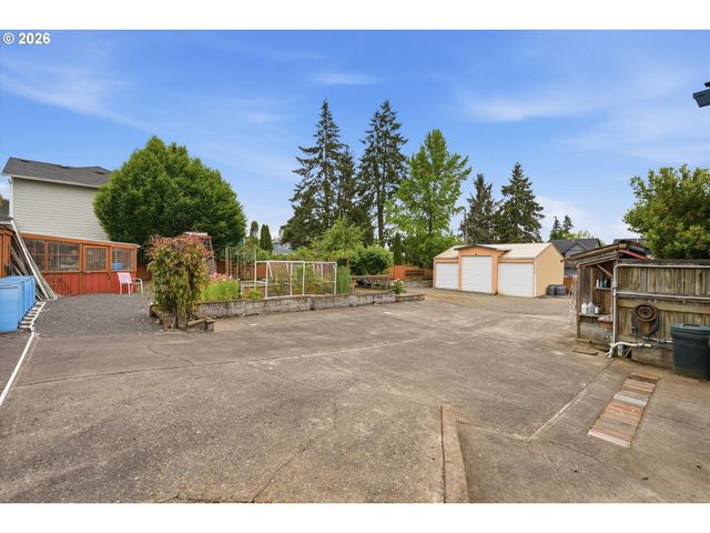 210 W 8TH St, Lafayette, OR 97127
