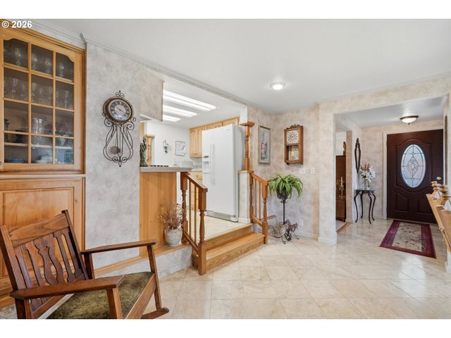 210 W 8TH St, Lafayette, OR 97127
