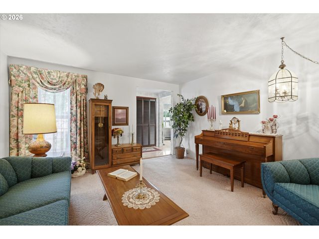 210 W 8TH St, Lafayette, OR 97127