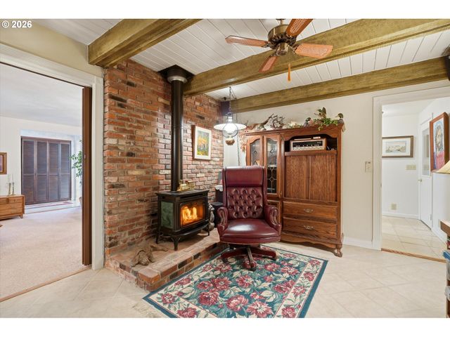 210 W 8TH St, Lafayette, OR 97127