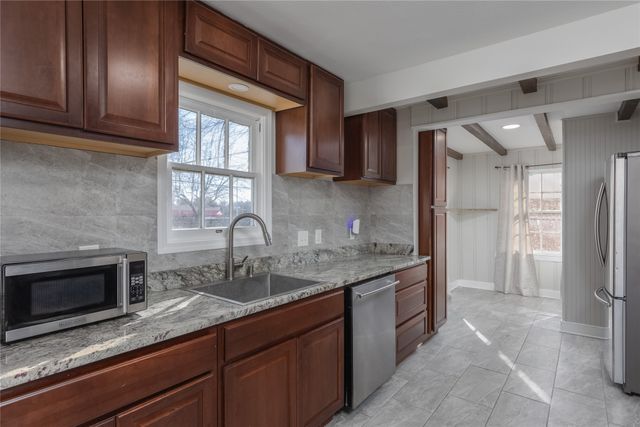 4525 Almena Road, River Oaks, TX 76114