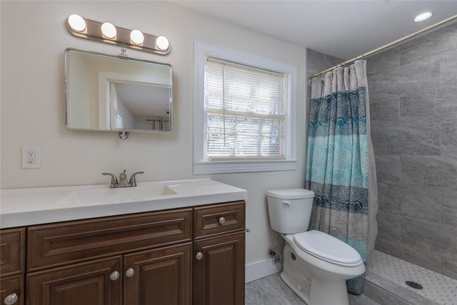 4525 Almena Road, River Oaks, TX 76114