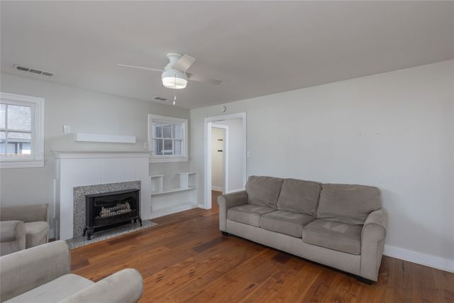 4525 Almena Road, River Oaks, TX 76114