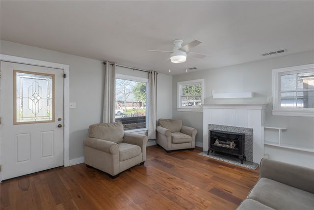 4525 Almena Road, River Oaks, TX 76114