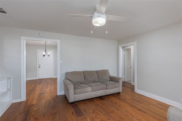 4525 Almena Road, River Oaks, TX 76114