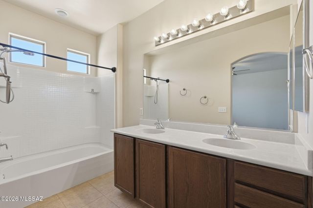 10402 S Cutting Horse Drive, Vail, AZ 85641