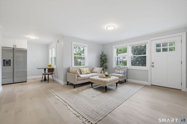 11 Elmhurst Circle, West Hartford, CT 06110