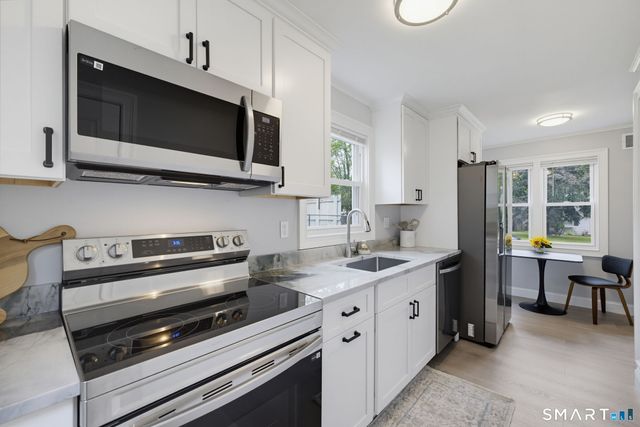 11 Elmhurst Circle, West Hartford, CT 06110