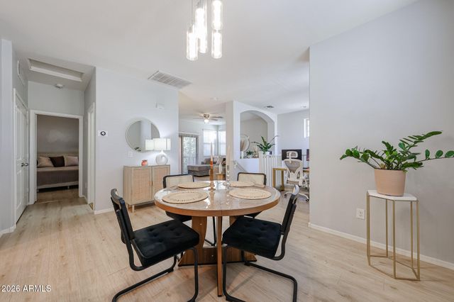 1634 N 77TH Glen, Phoenix, AZ 85035