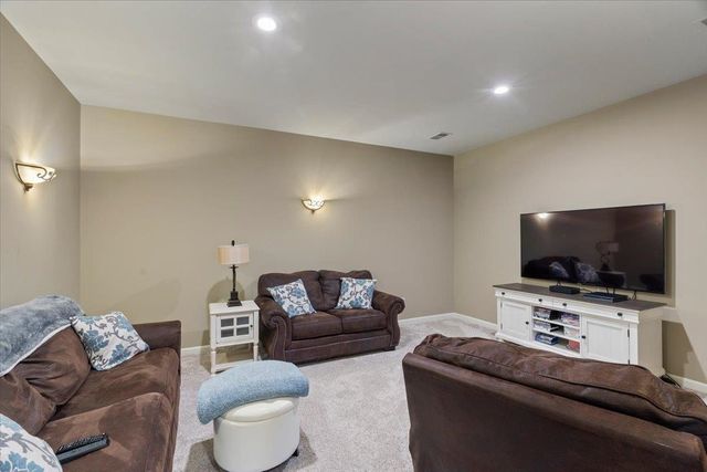 9960 IBERVILLE CV W, Lakeland, TN 38002