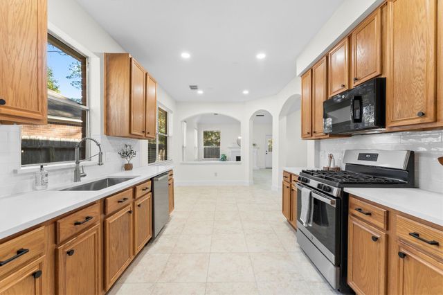 135 S Hollylaurel Circle, The Woodlands, TX 77382