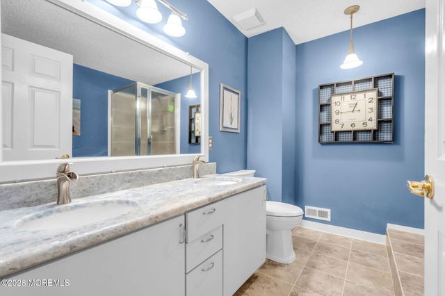 11 Phoenix Court, Tinton Falls, NJ 07712